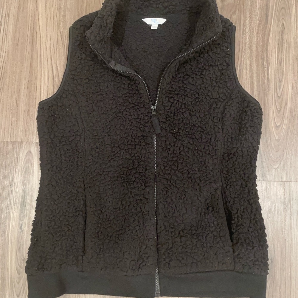 Time and Tru Black Fleece Vest